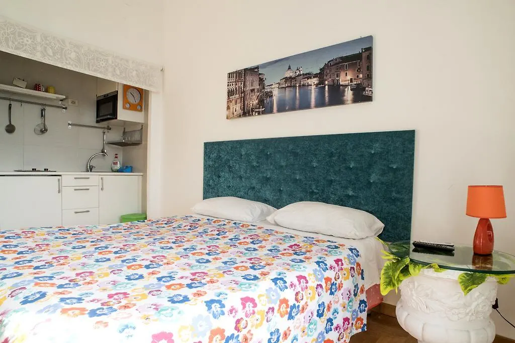 Rotonda Diaz Apartment Naples Italy